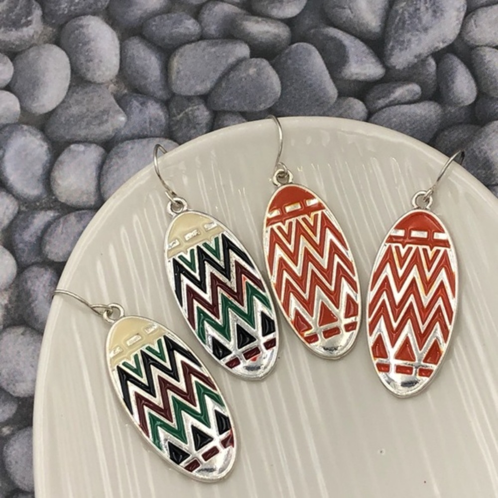 🍀 Chevron Zig Zag Multicolor Oval Silver Dangle Earrings